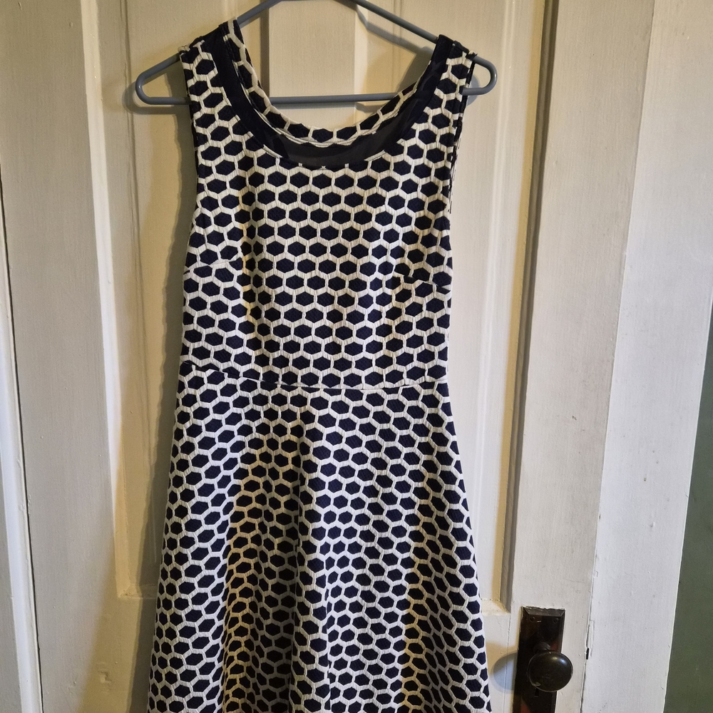 Black and White Patterned Sleeveless Dress